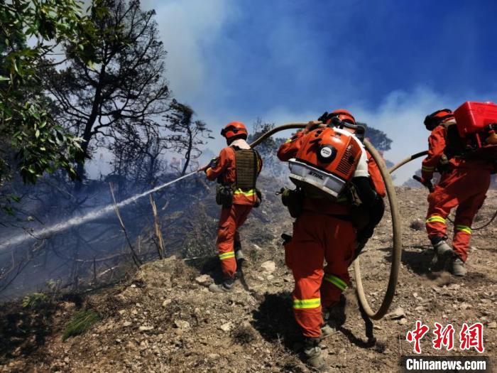 云南安宁森林火灾明火全部扑灭过火面积共170公顷