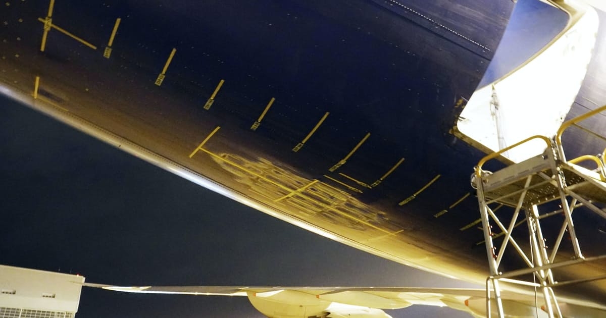 现场图：日本货运航空747货机复飞过程中擦尾
